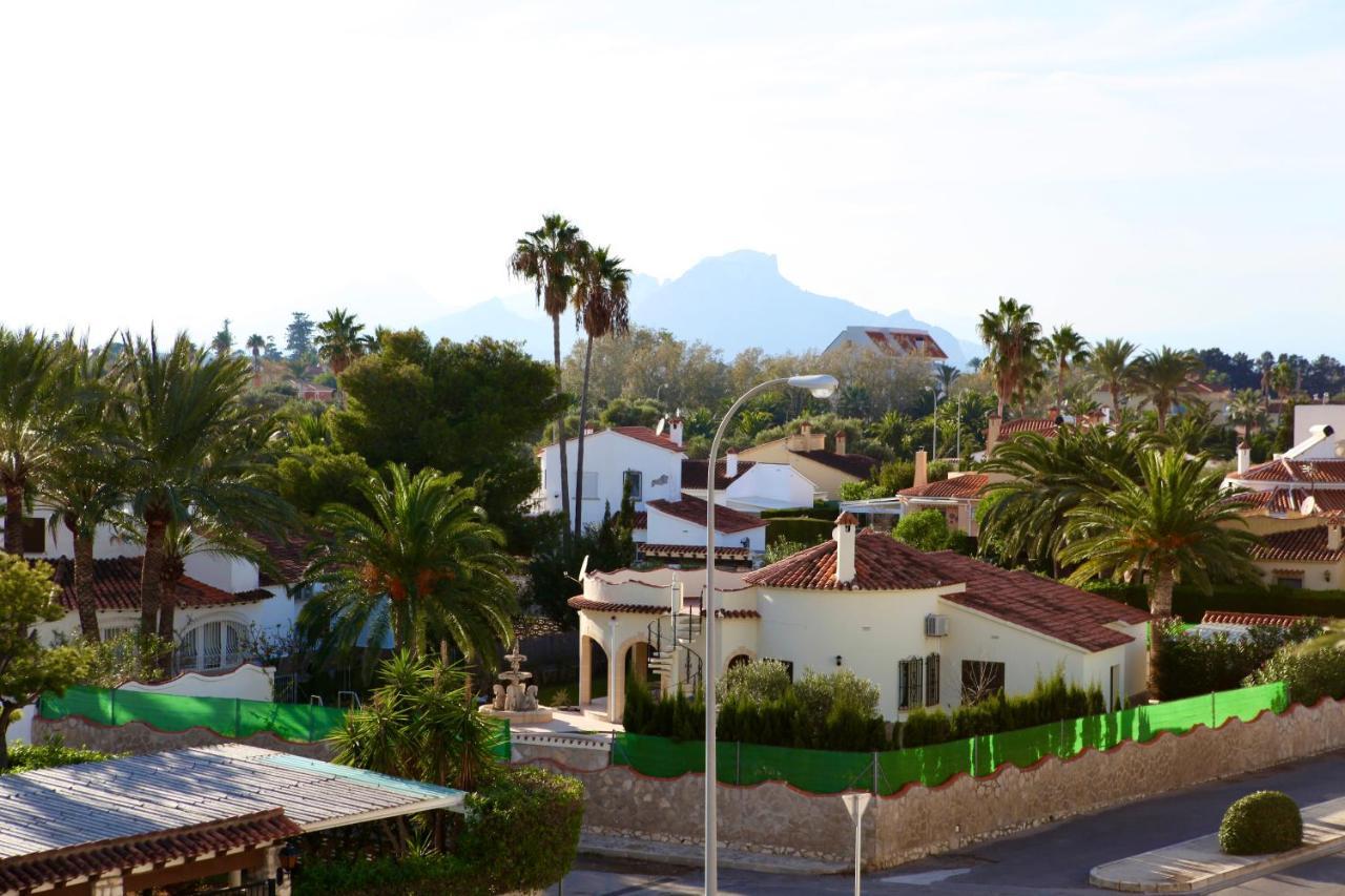 La Urbanizacion Cerca Del Mar *