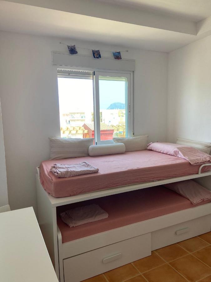 Acogedor En 1 Línea De Playa Apartamento
