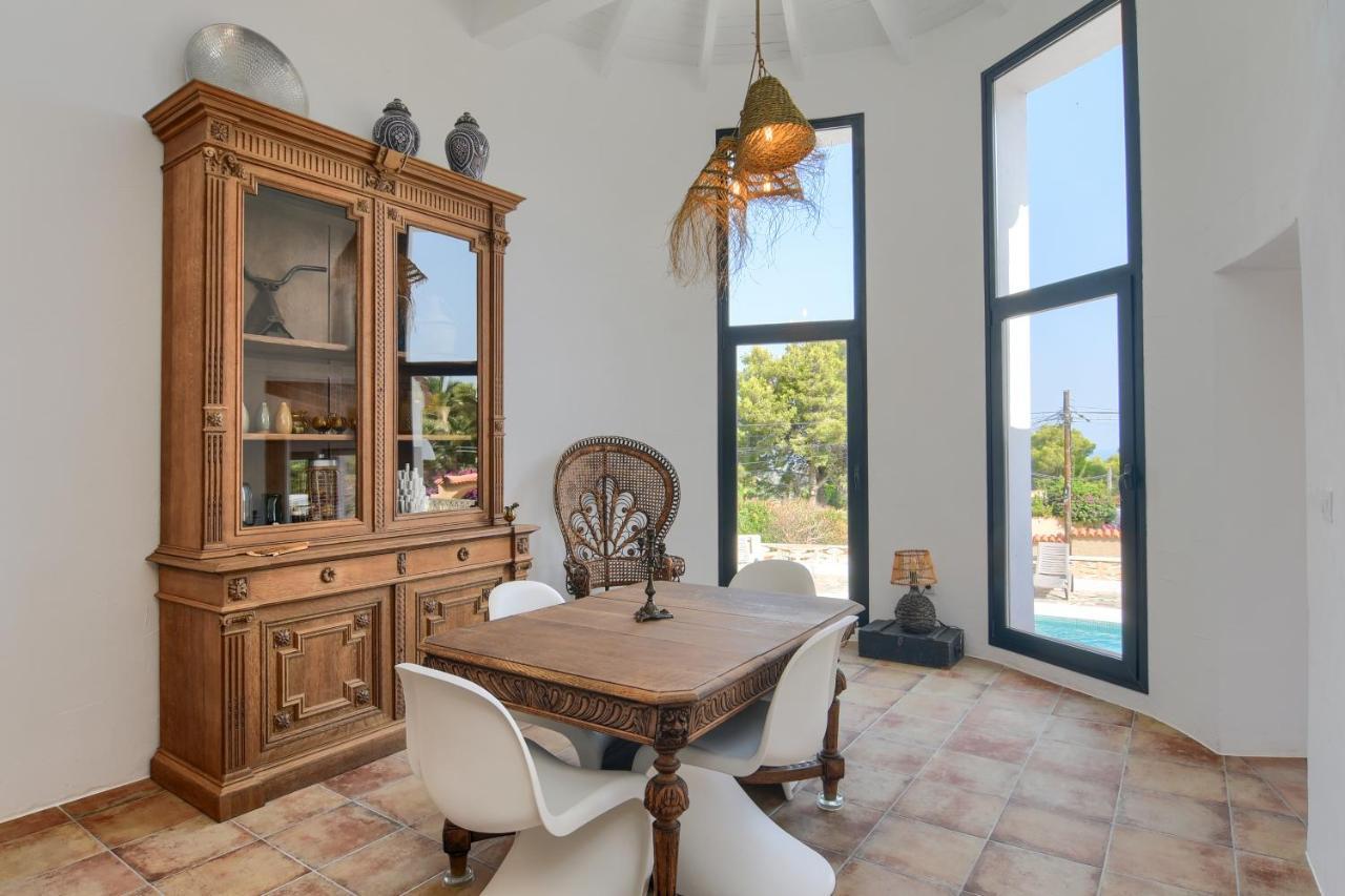 Villa For 10 With Swimming Pool And Sea View
