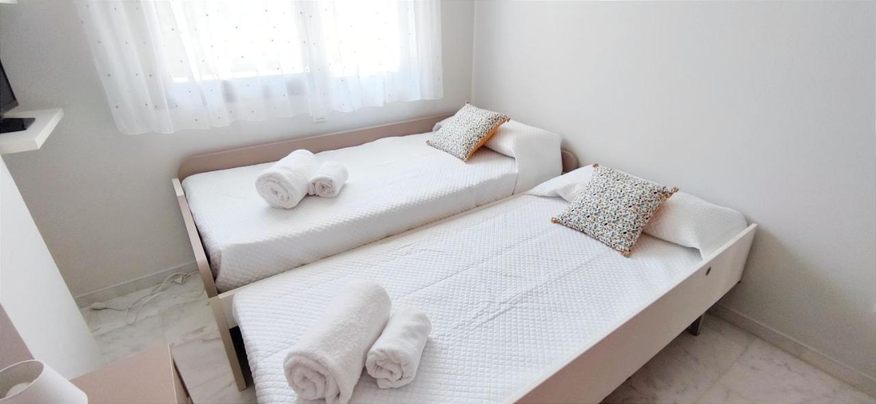 Zephyrus By Costa Apartment *