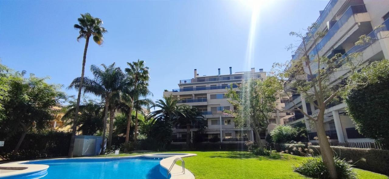 Zephyrus By Costa Apartment