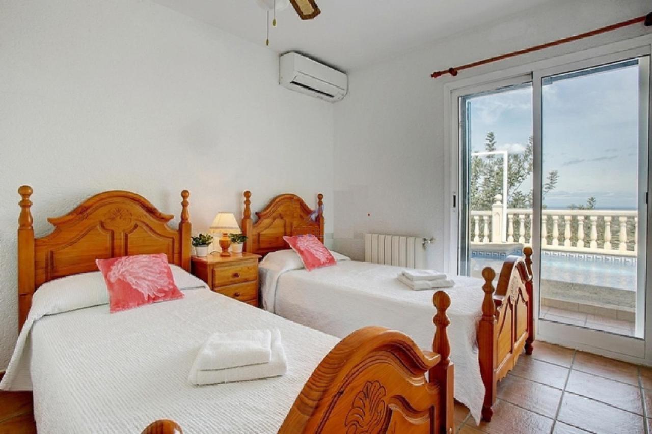 Amanda: 4 Bedroom With Stunning Views Villa Dénia