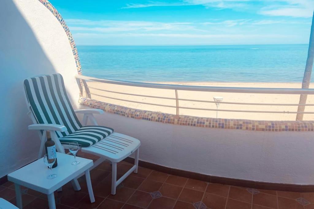 En Primera Linea De Playa Con Piscina Y Garaje Gratuito * Denia