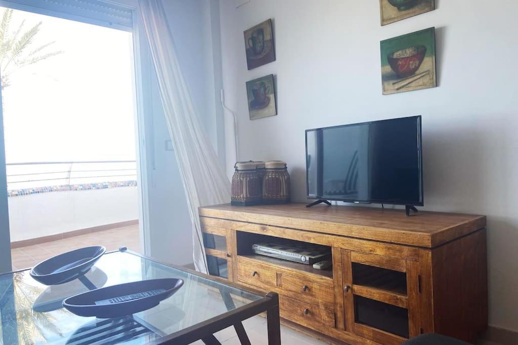 En Primera Linea De Playa Con Piscina Y Garaje Gratuito Apartment