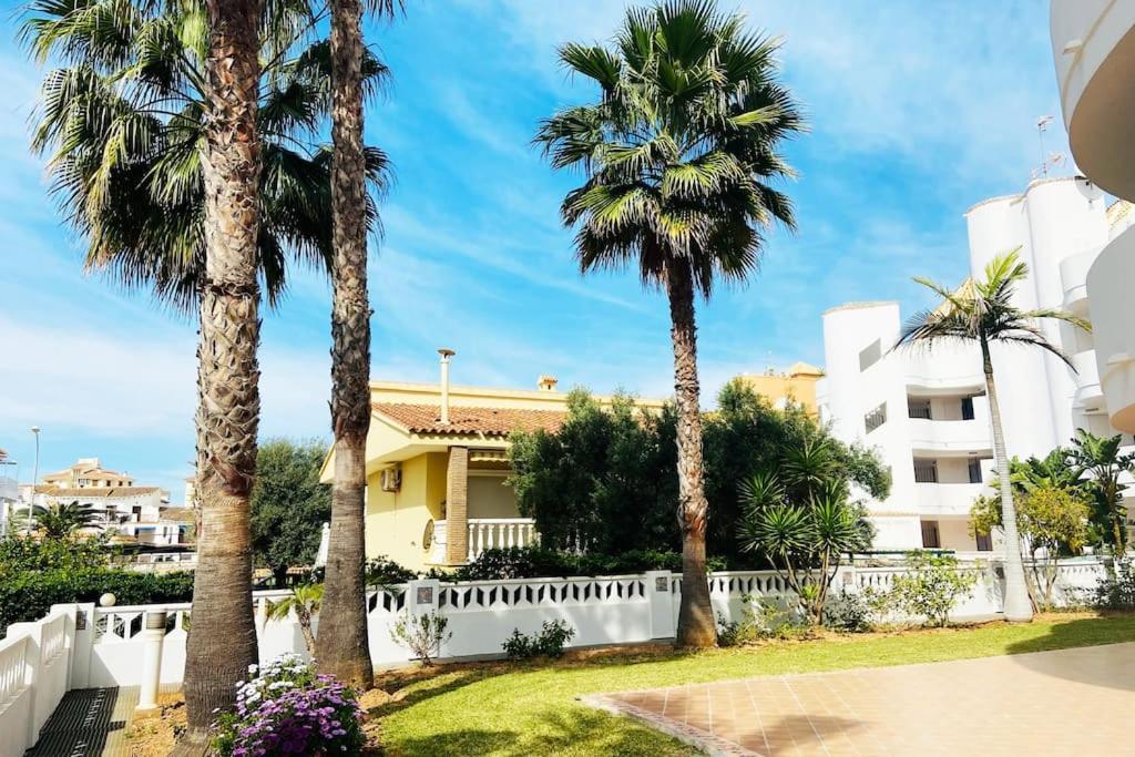 En Primera Linea De Playa Con Piscina Y Garaje Gratuito * Denia