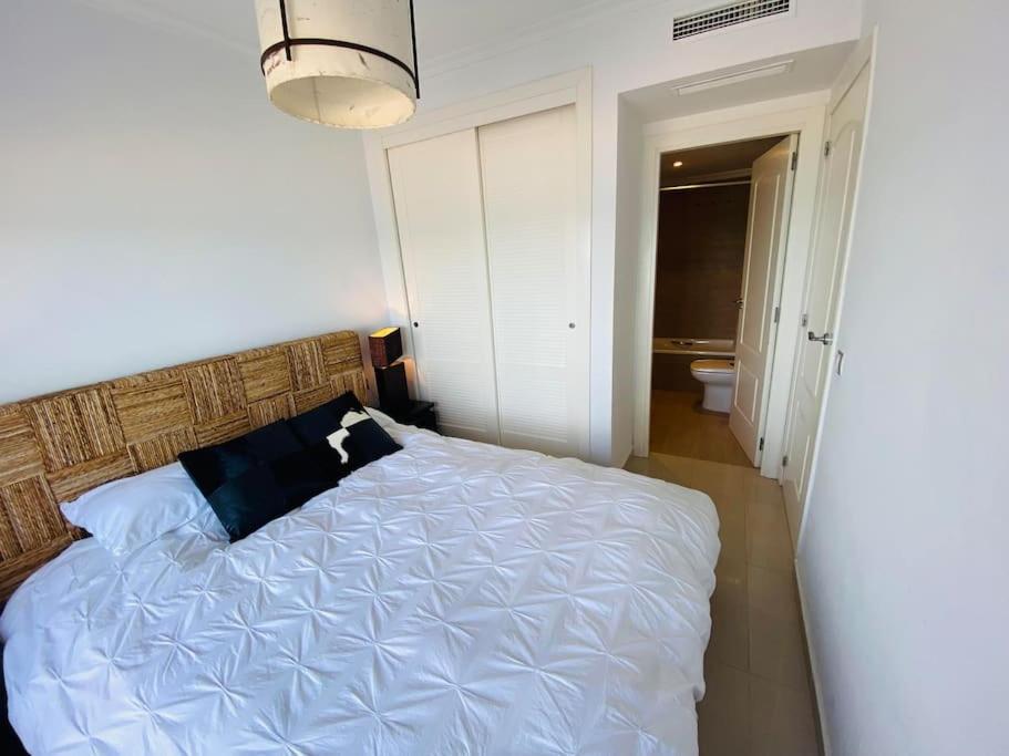 Apartment En Primera Linea De Playa Con Piscina Y Garaje Gratuito Denia