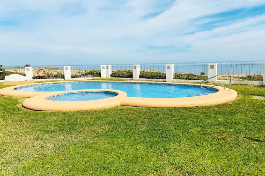 En Primera Linea De Playa Con Piscina Y Garaje Gratuito Apartment Denia