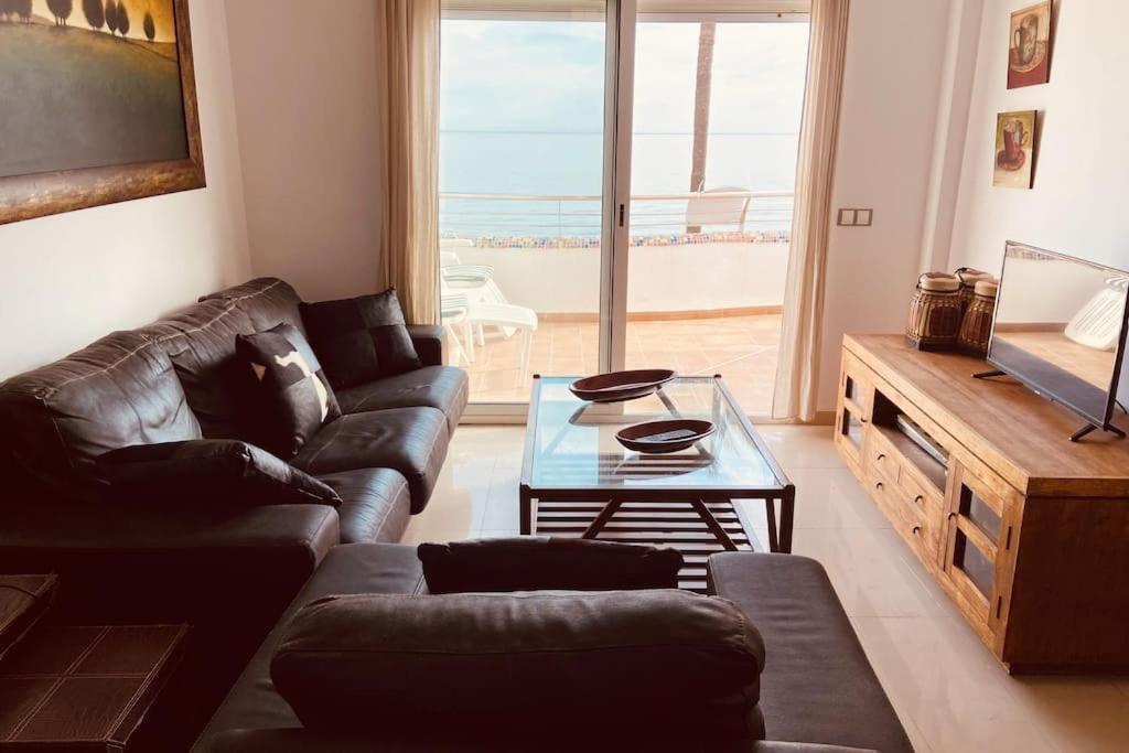 En Primera Linea De Playa Con Piscina Y Garaje Gratuito Apartment *
