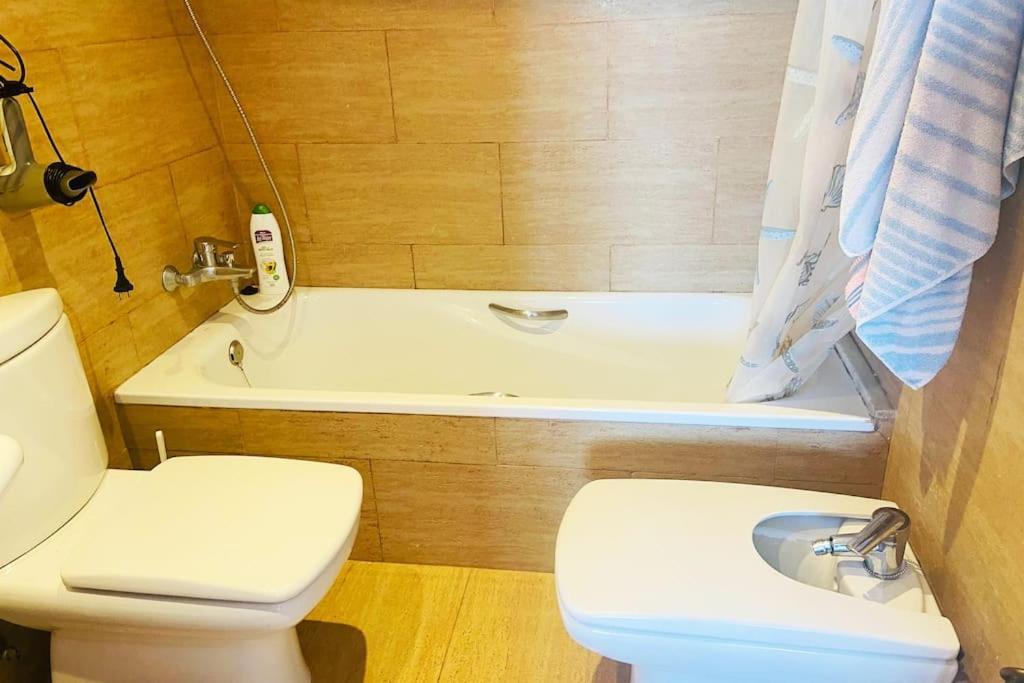 Apartment En Primera Linea De Playa Con Piscina Y Garaje Gratuito *
