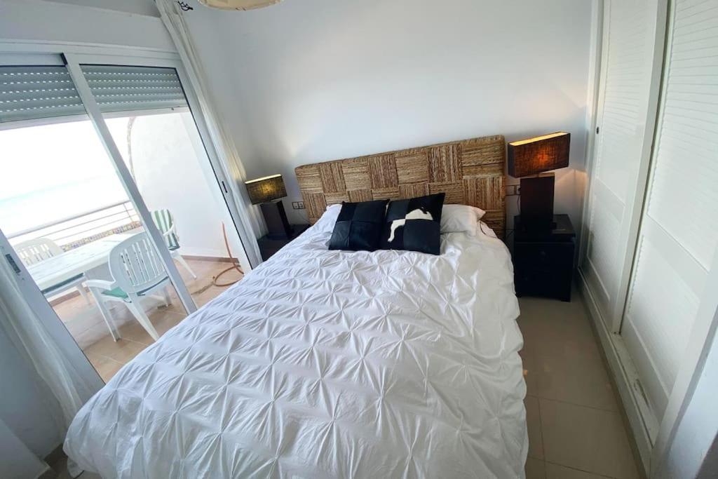 En Primera Linea De Playa Con Piscina Y Garaje Gratuito Apartment Denia