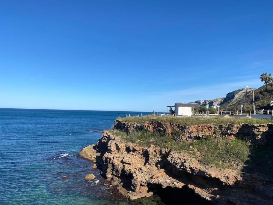 Apartment En Primera Linea De Playa Con Piscina Y Garaje Gratuito Denia