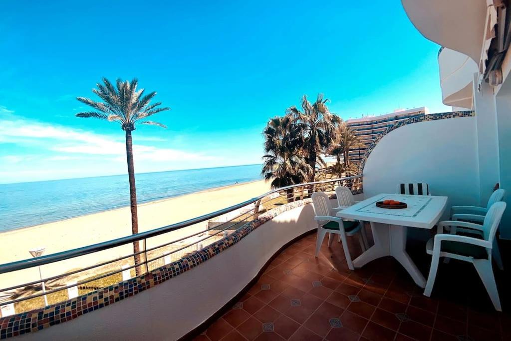 En Primera Linea De Playa Con Piscina Y Garaje Gratuito Apartment