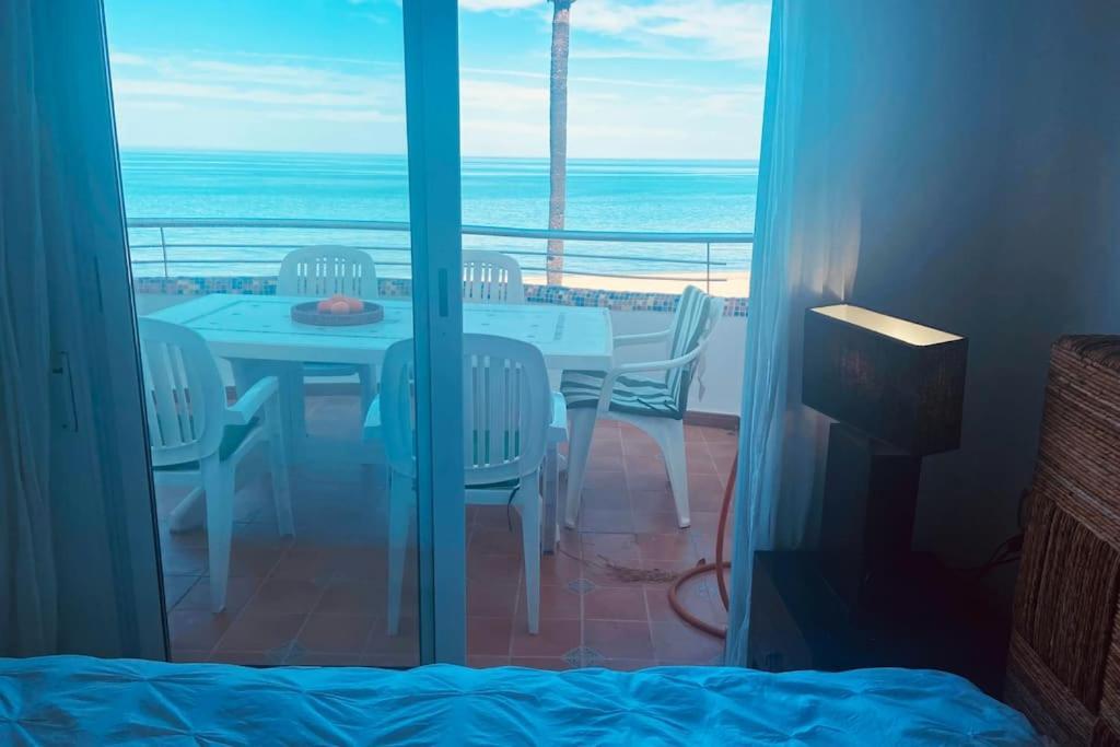 Apartment En Primera Linea De Playa Con Piscina Y Garaje Gratuito Denia