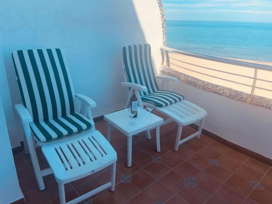 Apartment En Primera Linea De Playa Con Piscina Y Garaje Gratuito *