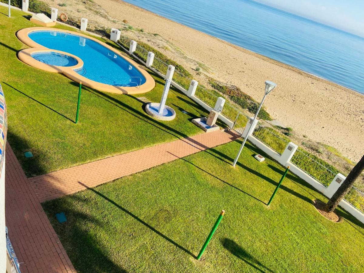 En Primera Linea De Playa Con Piscina Y Garaje Gratuito Apartment