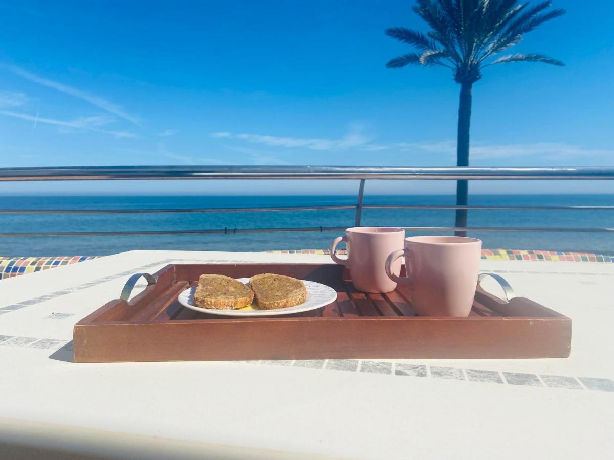 En Primera Linea De Playa Con Piscina Y Garaje Gratuito Apartment