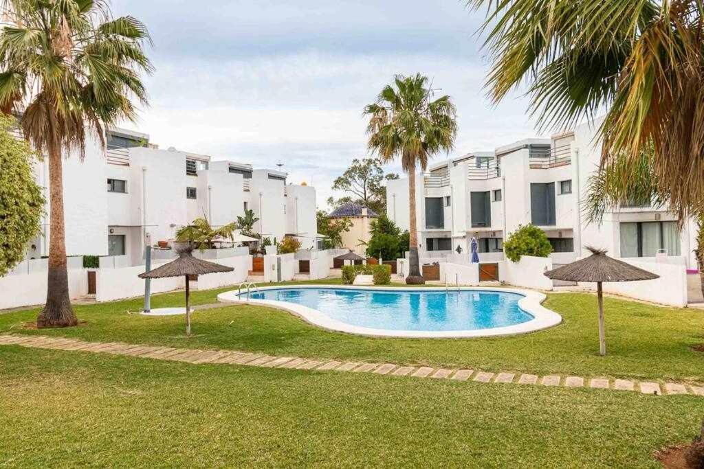 Apartamento Moderno Tranquilo Con Piscina Y Jardin