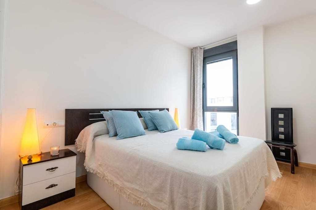 Moderno Tranquilo Con Piscina Y Jardin