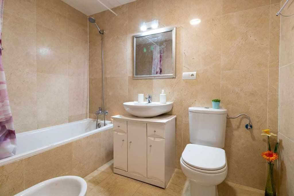 Moderno Tranquilo Con Piscina Y Jardin Apartamento