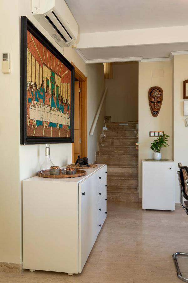 Apartamento Caleta, Atico, 3 Frente Al Mar, By Bookindenia