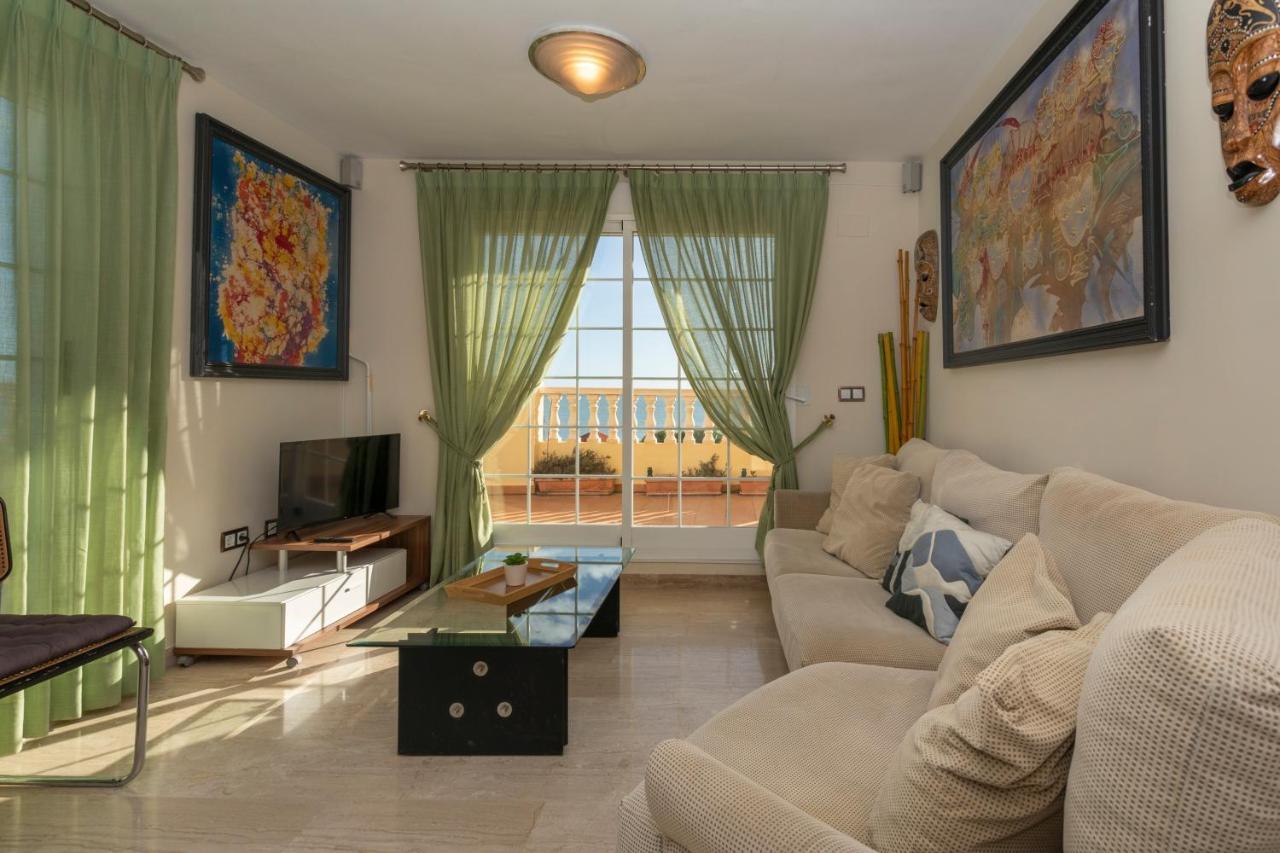 Apartamento Caleta, Atico, 3 Frente Al Mar, By Bookindenia *