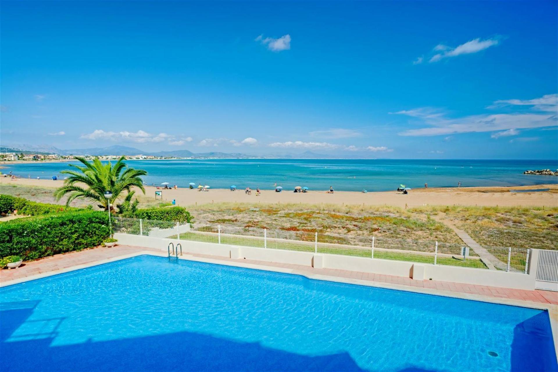 Frente Al Mar A *
