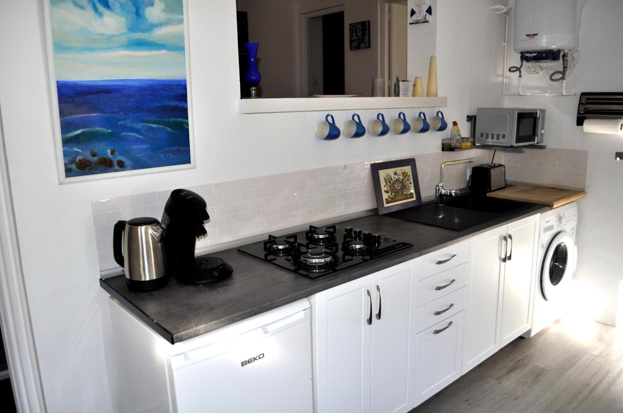 Apartment Galeretes, By Bookindenia *