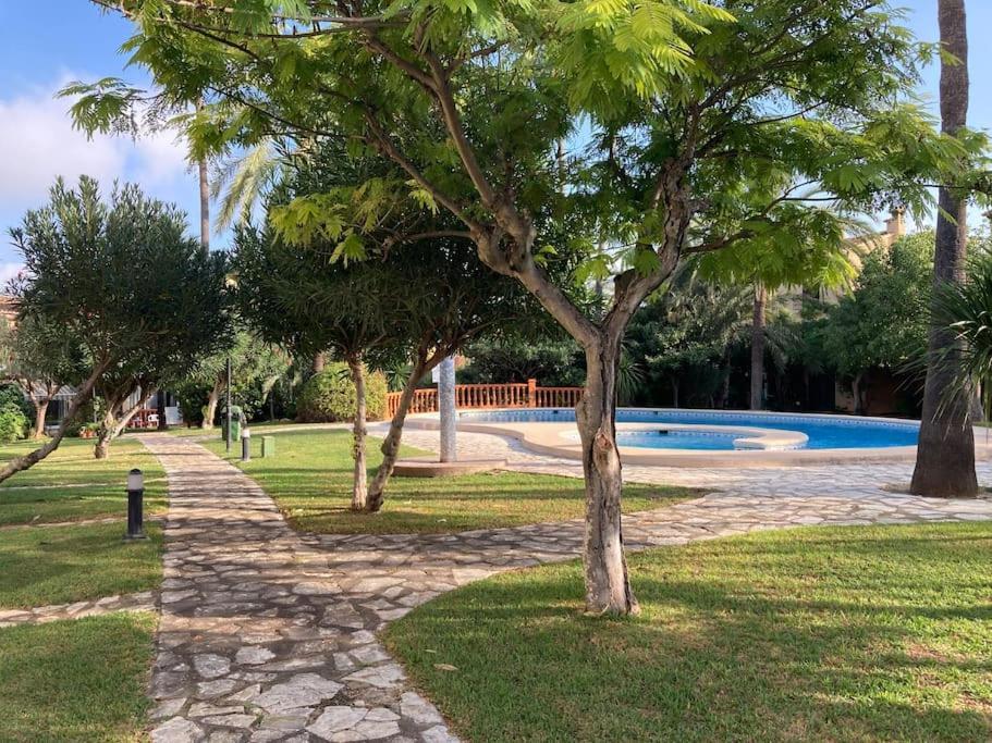 Adosado En Con Gran Jardin Сasa de vacaciones *