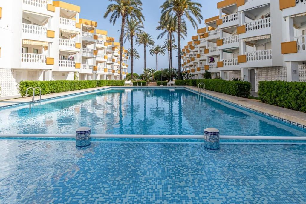 Apartment To The