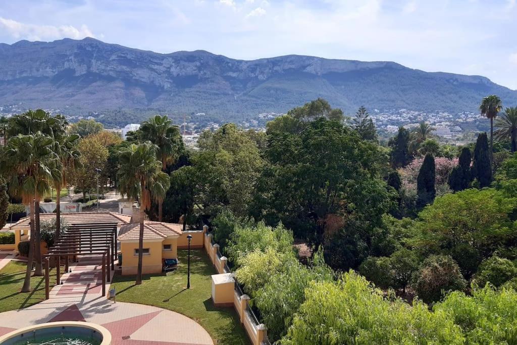 Con Piscina Y Vistas A La Montana