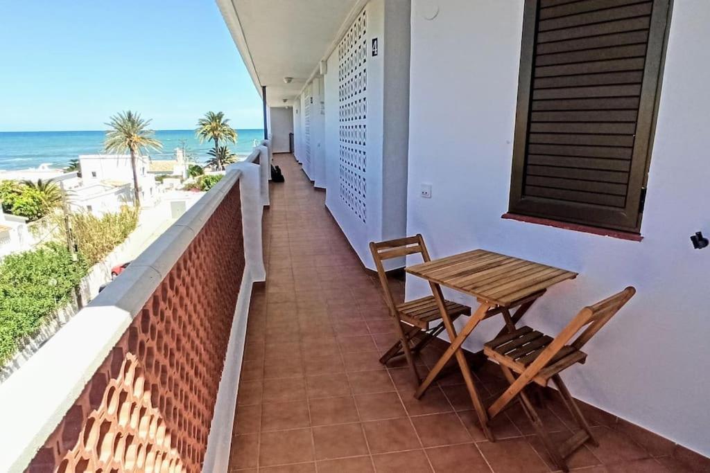 Primera Linea De Playa. Apartamento Dénia