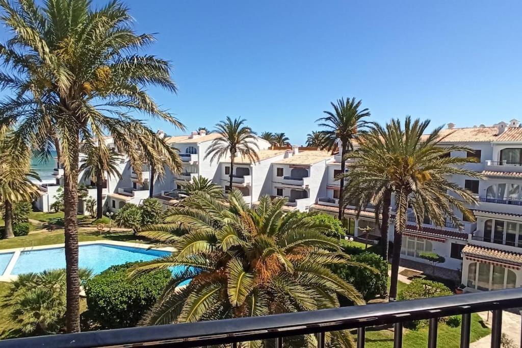 Primera Linea De Playa. Apartamento *