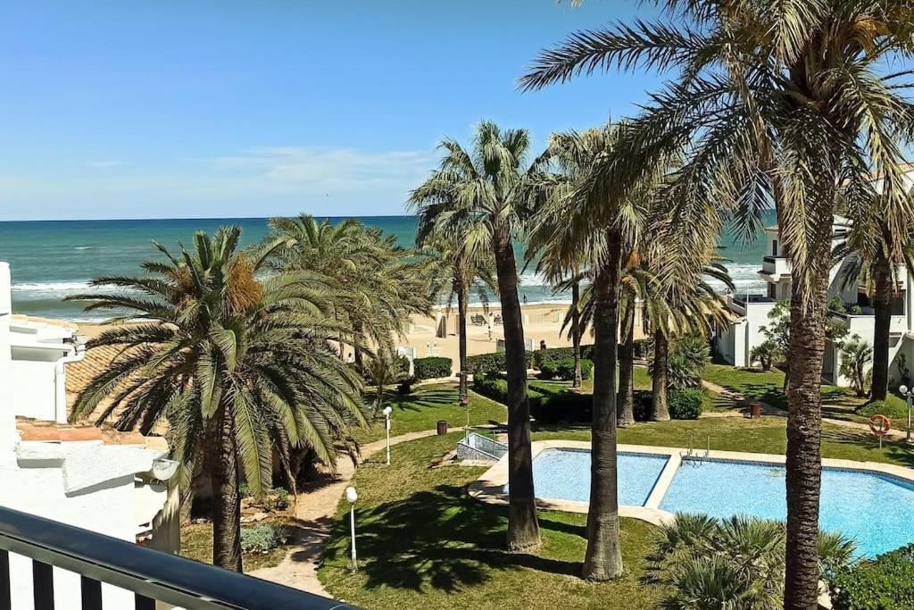 Apartamento Primera Linea De Playa. Dénia