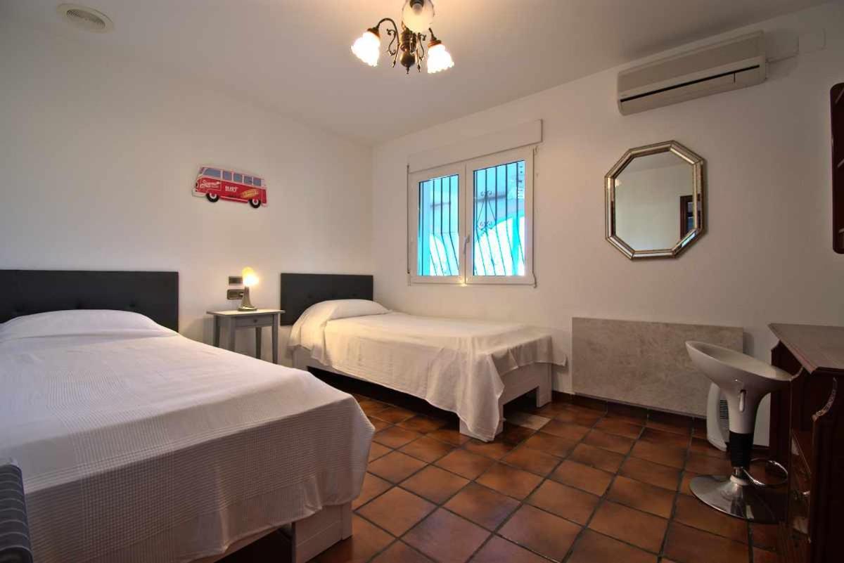 Con Piscina Para 8 Personas Holiday home