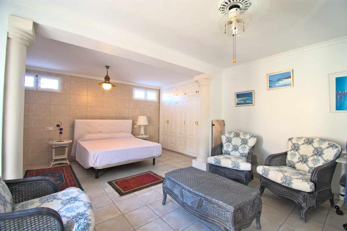 Con Piscina Para 8 Personas Holiday home Denia