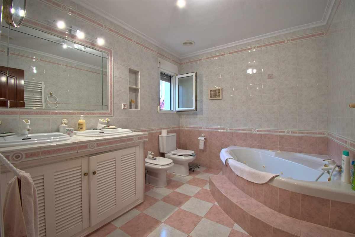 Con Piscina Para 8 Personas *