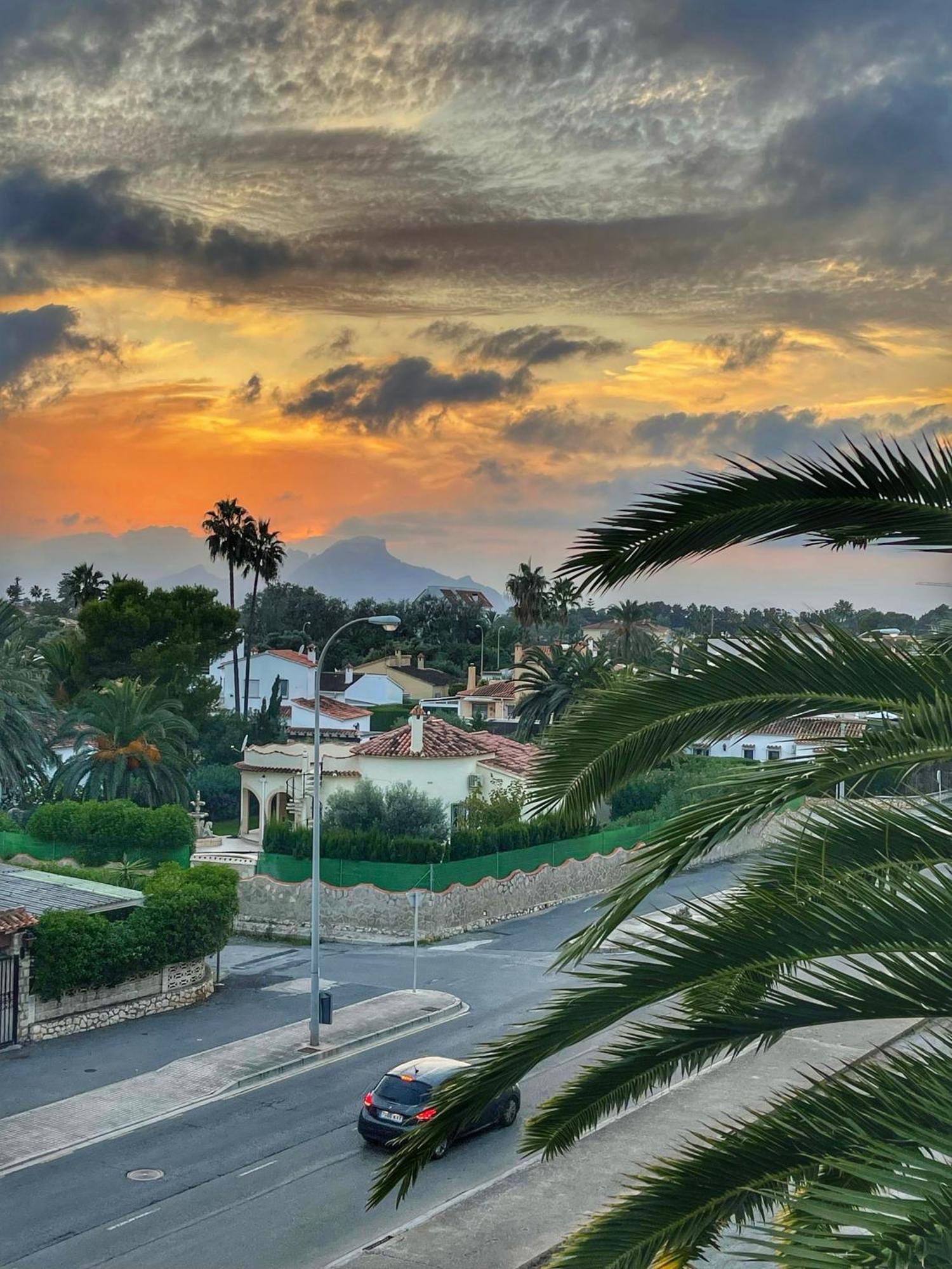 La Urbanizacion Cerca Del Mar *