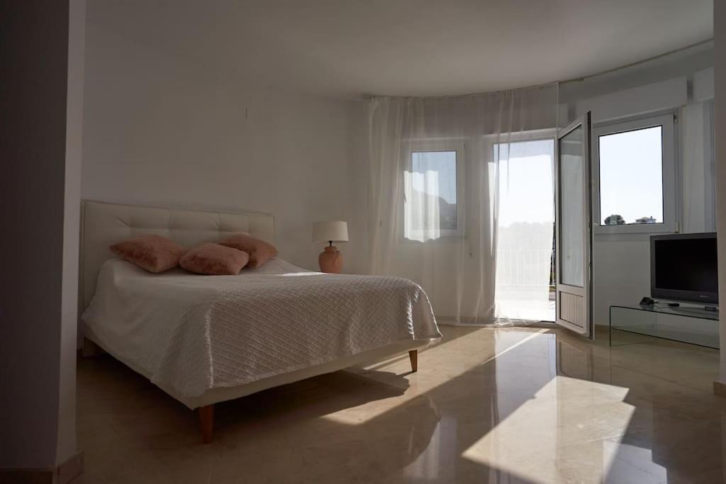 Magnifica Con Impresionantes Vistas Al Mar Villa Denia