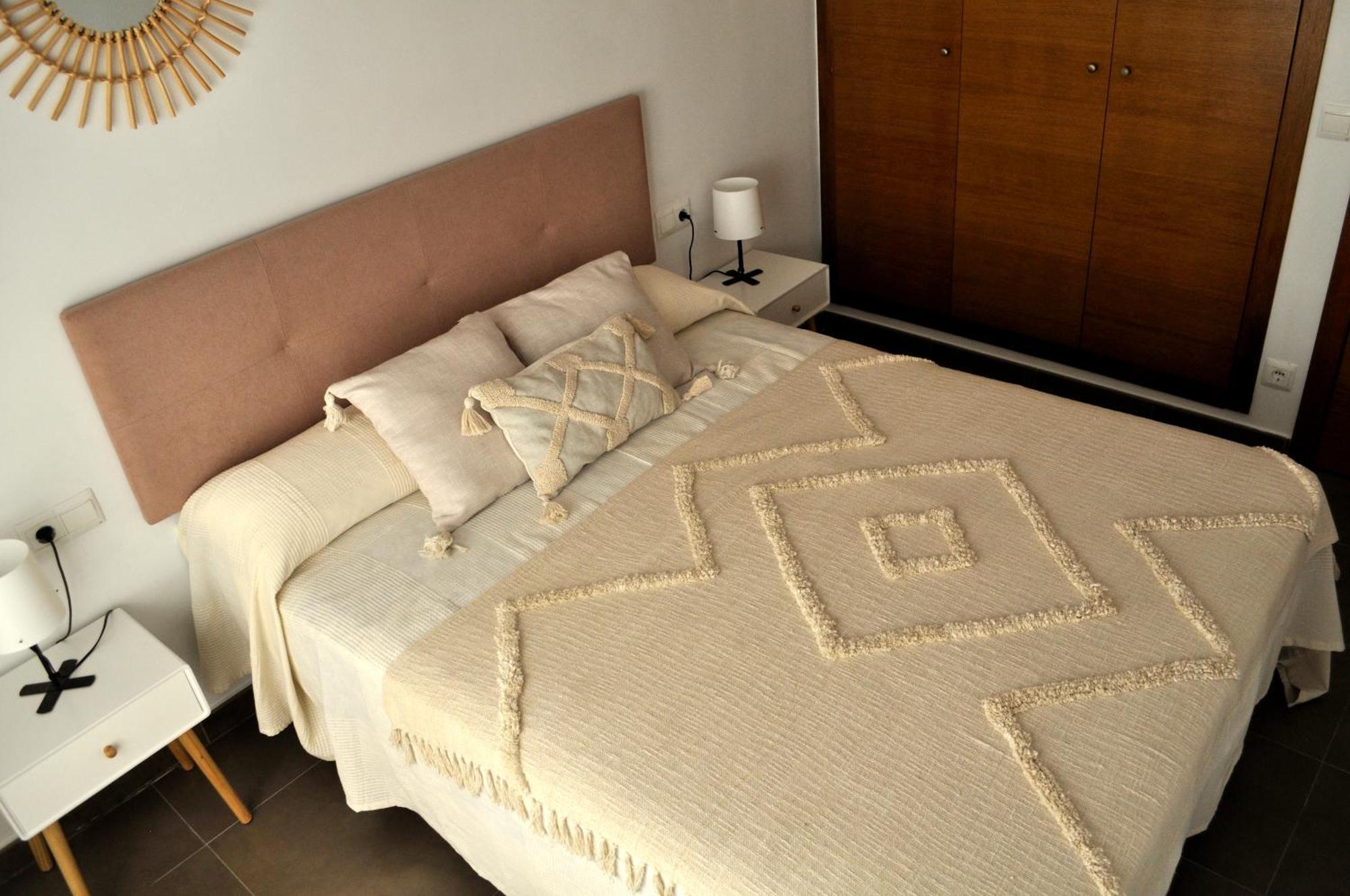 Belman, 2 Dormitorios, By Bookindenia * Dénia