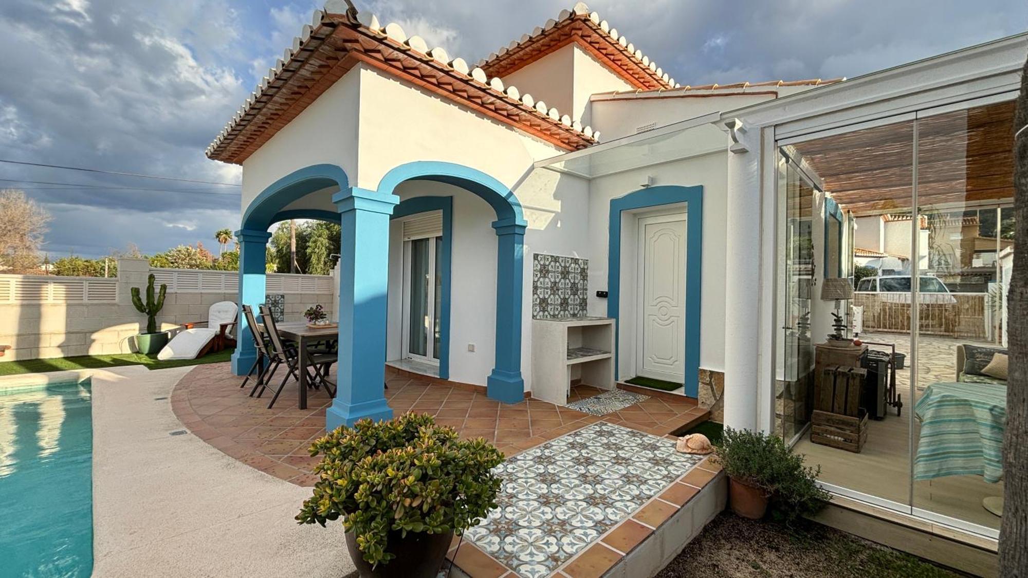 Сasa de vacaciones Precioso Independiente En Con Piscina