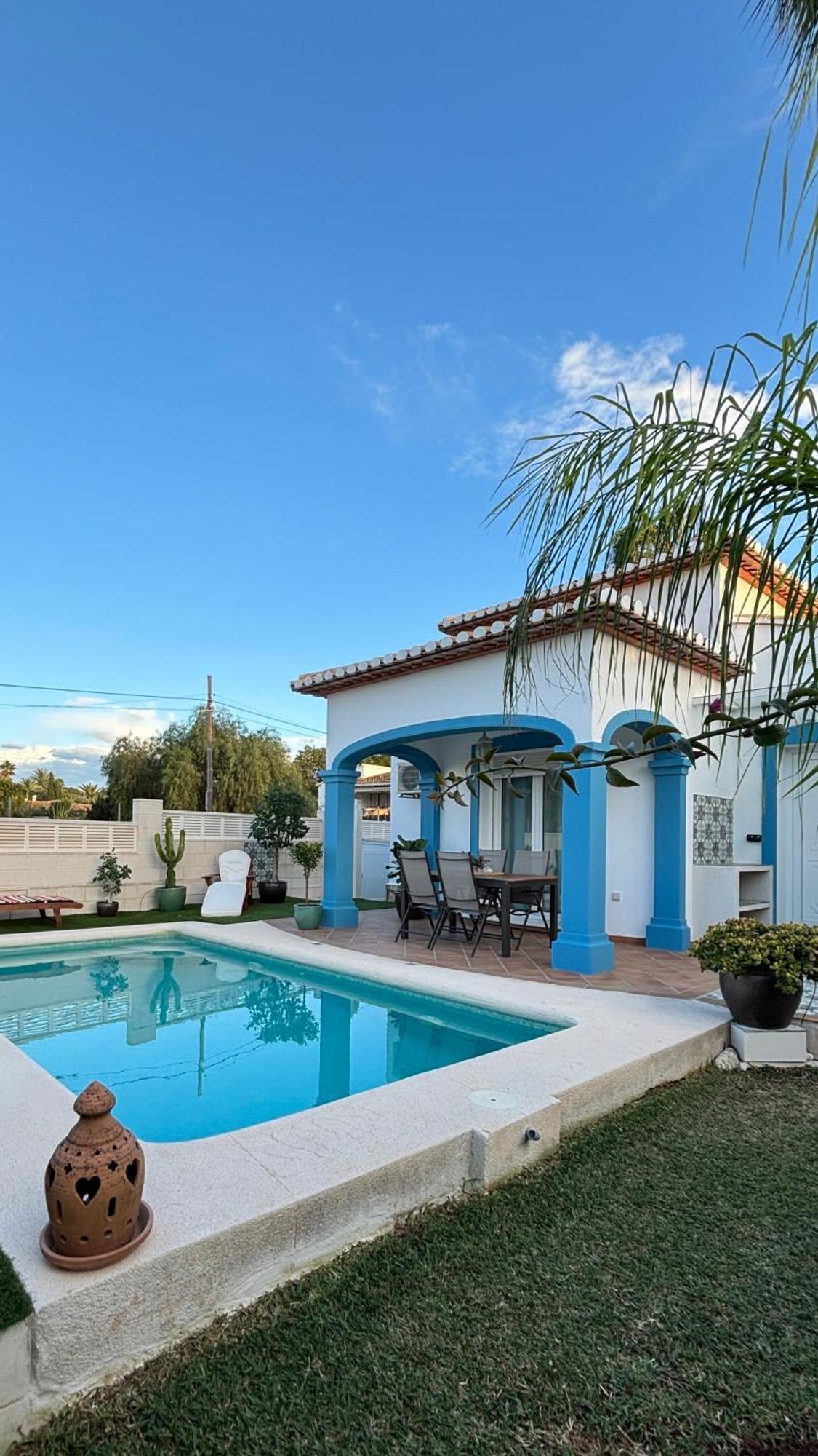 Сasa de vacaciones Precioso Independiente En Con Piscina