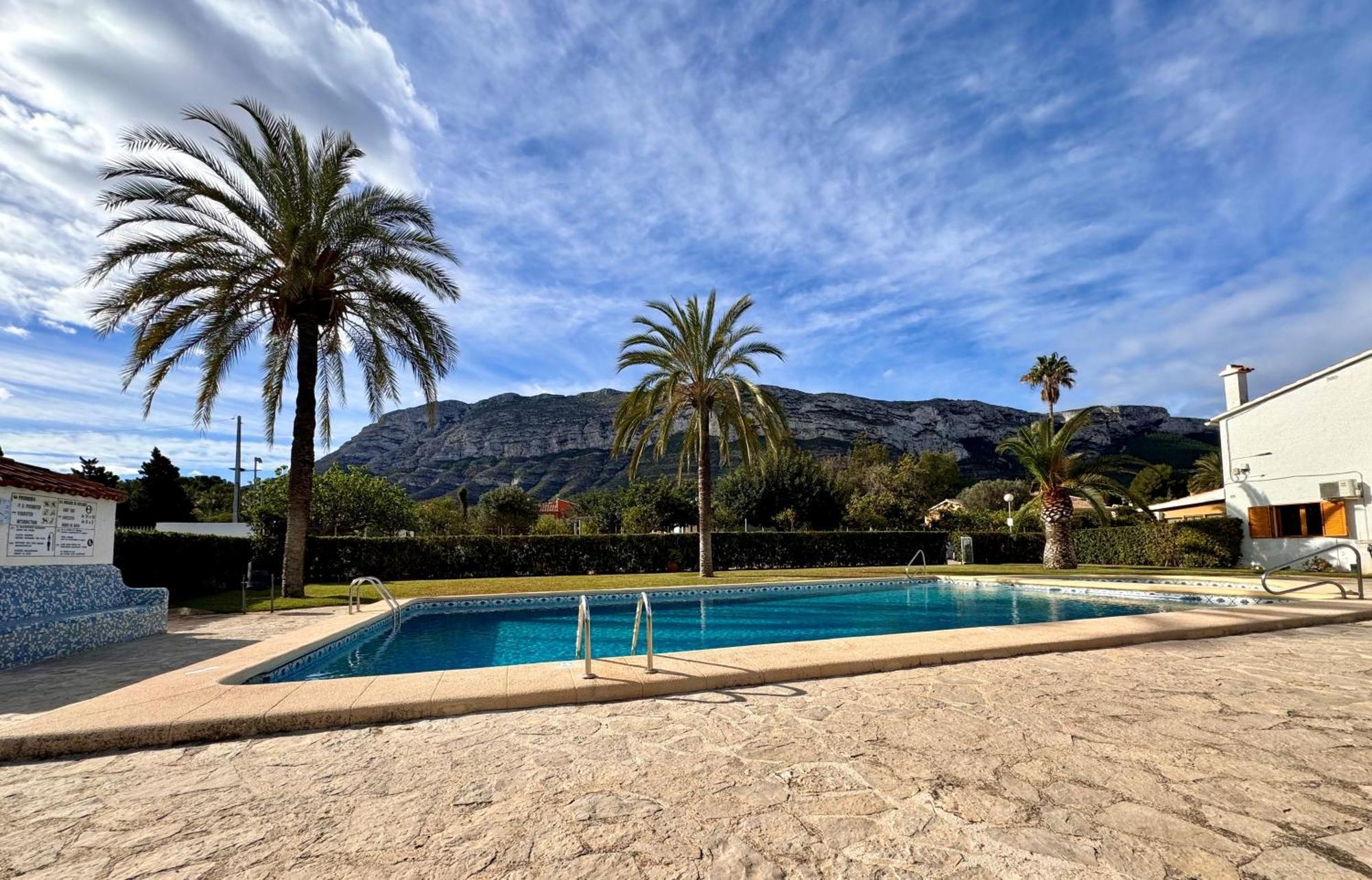 Sunny & Cool Bungalow Denia