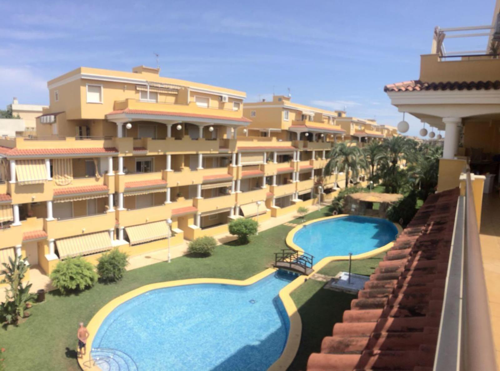Apartamento Con Terraza De 100m2 *