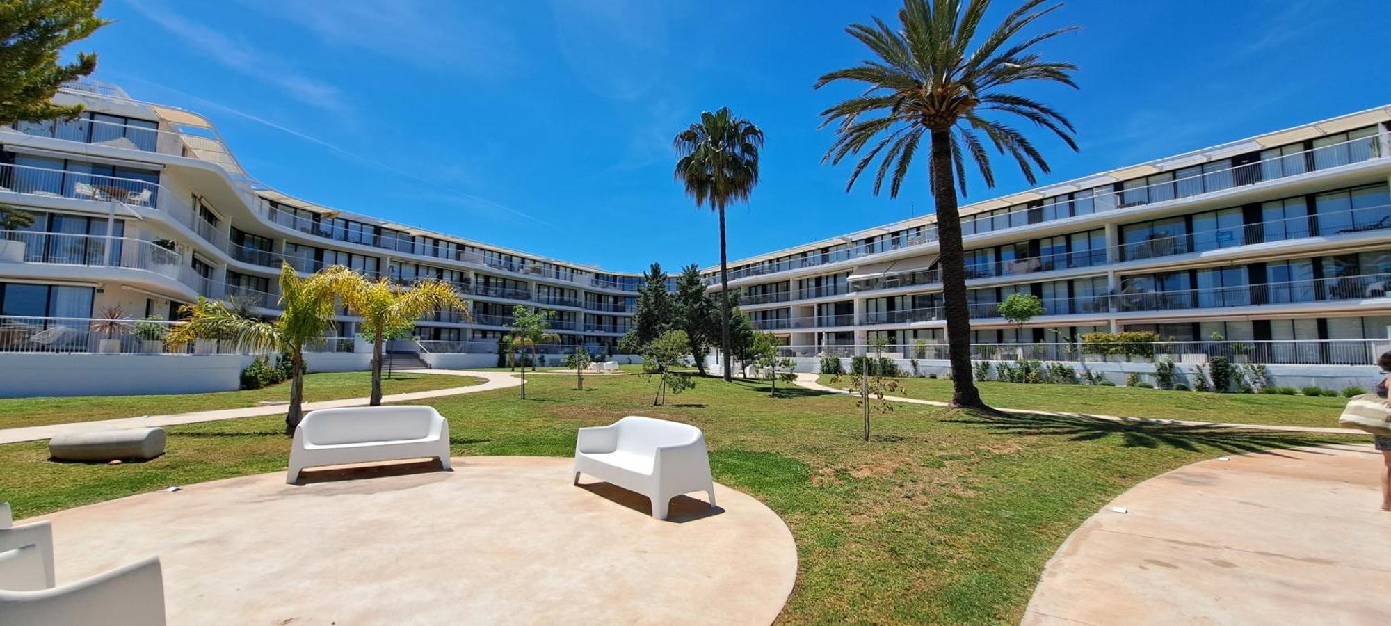 Junto Al Mar En Residencial Apartment