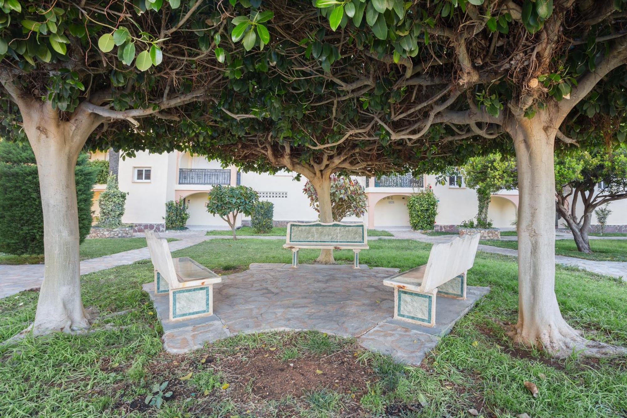 Golden Park Urb *