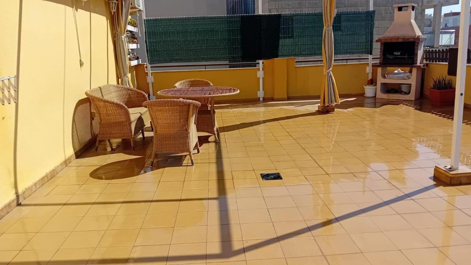 Apartamento Con Terraza De 100m2 *