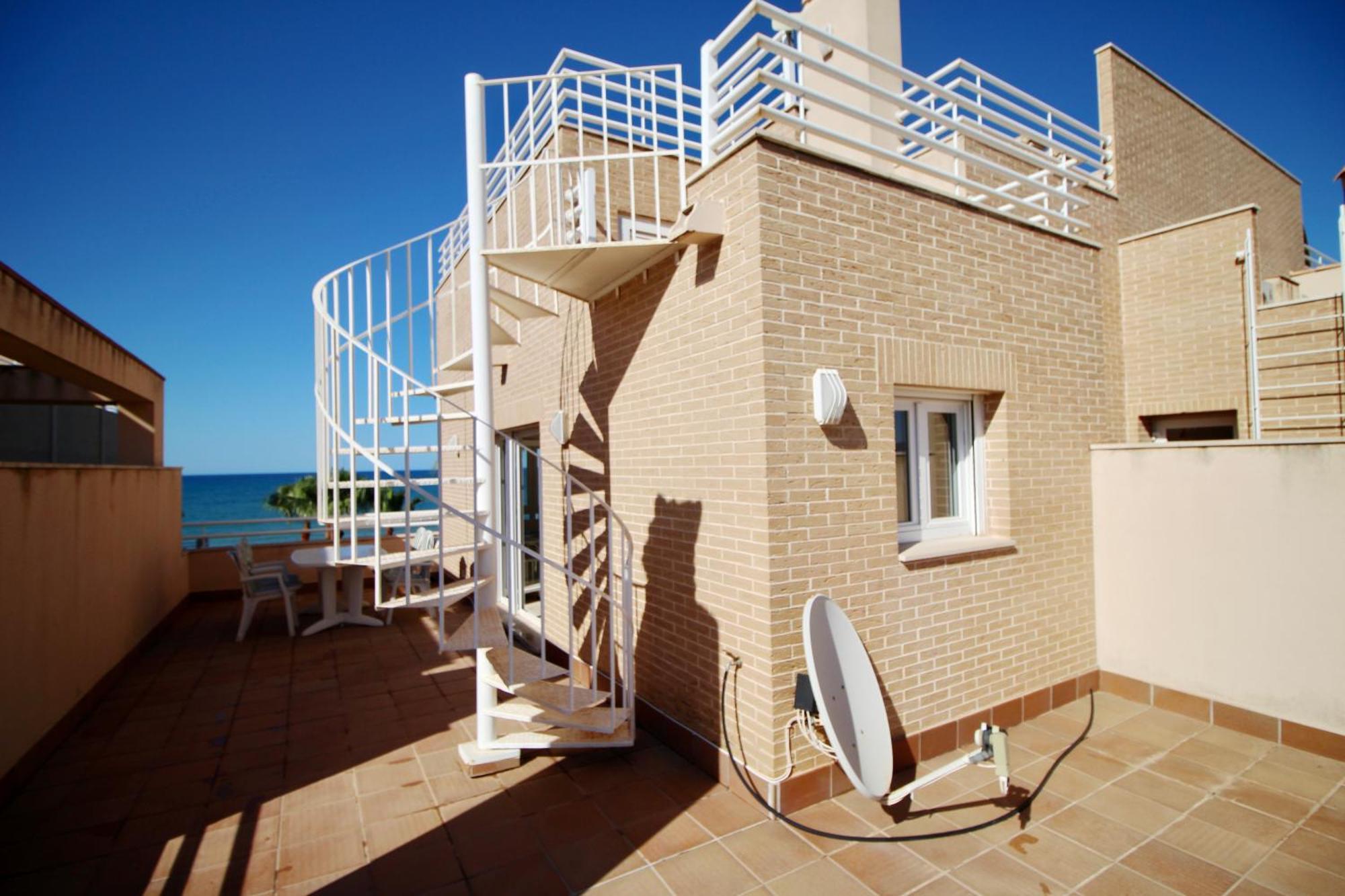 Atico Con Piscina Privada En Primera Linea *