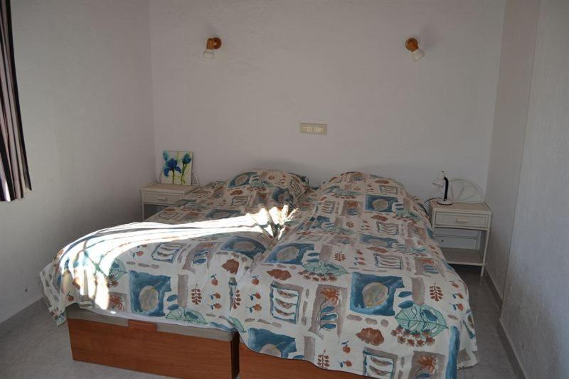 Carla Locdenia Villa *
