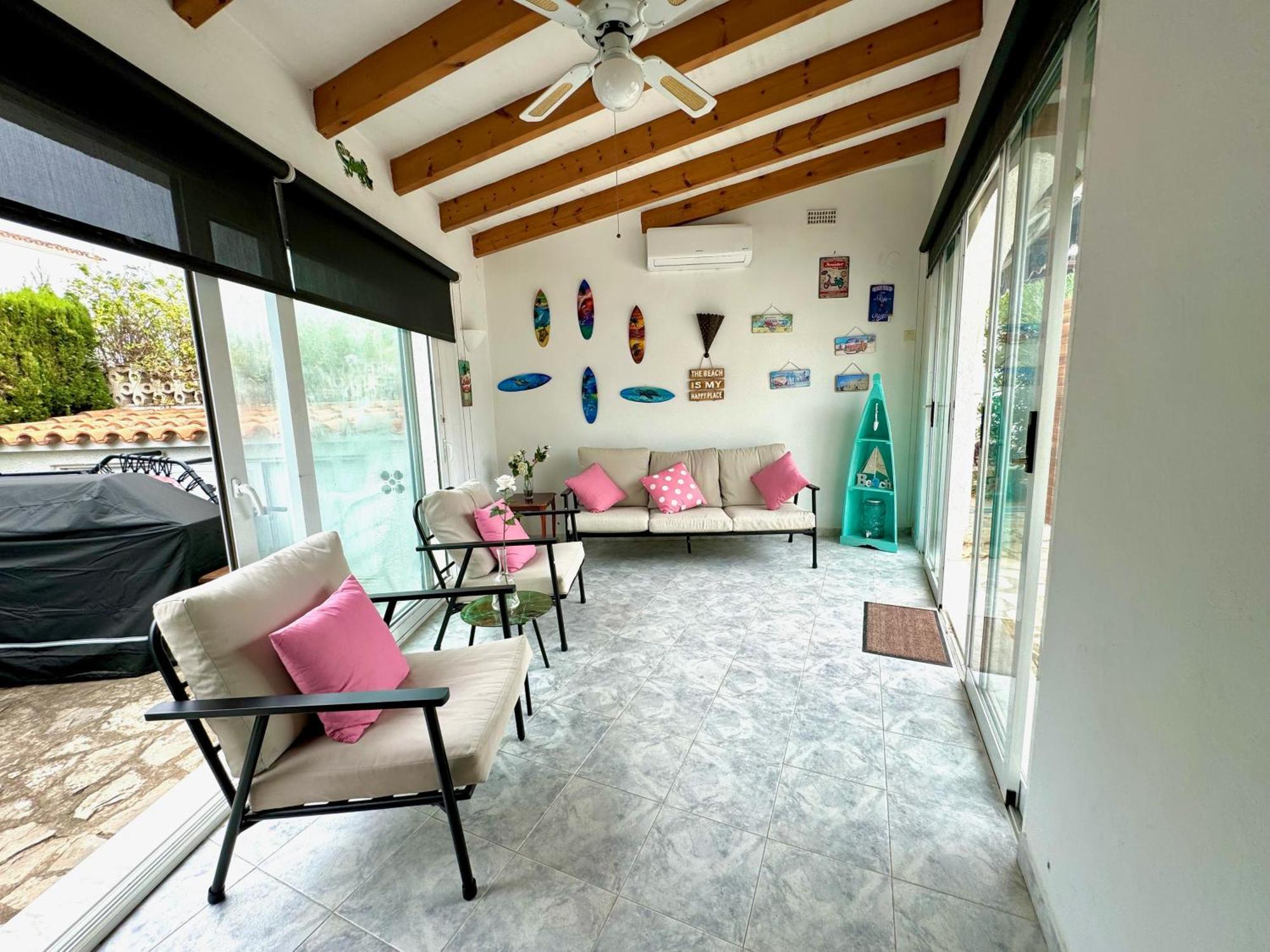 Carla Locdenia Villa *