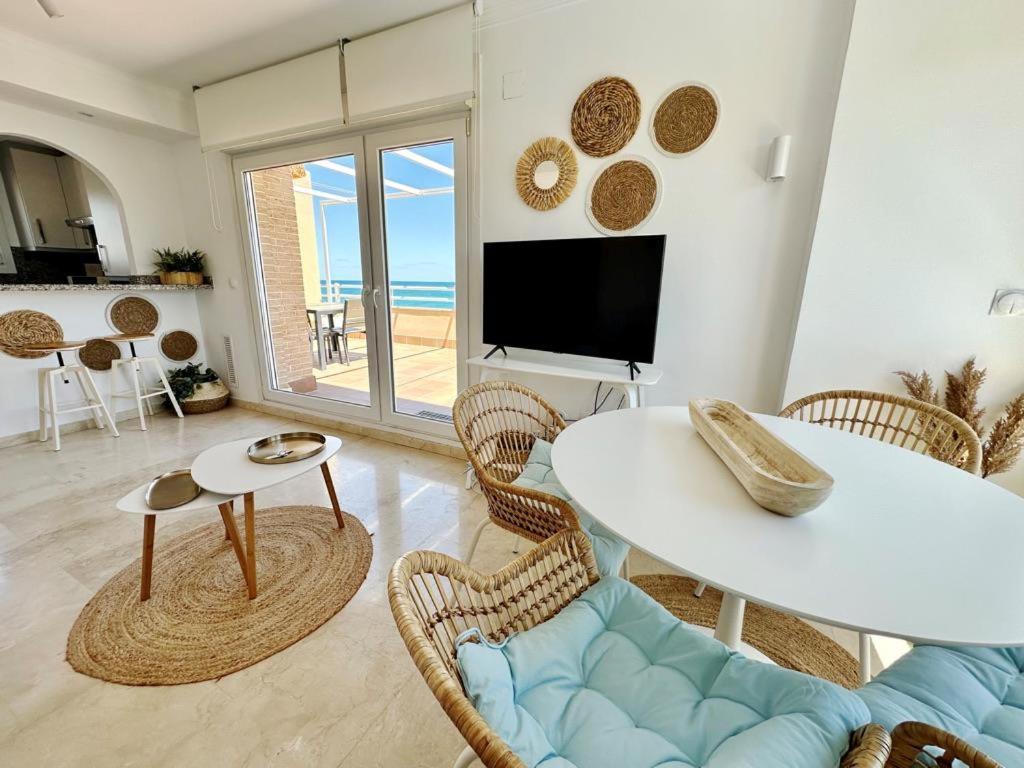 Atico Frontal Al Mar Con Piscina Privada By Homeprive Apartment